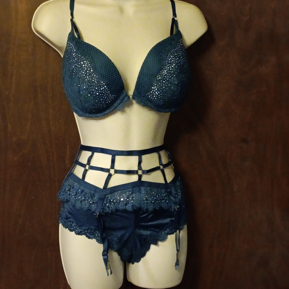 NWT VICTORIA SECRETS TEAL STRAPPY RHINESTONE BRA GARTER...